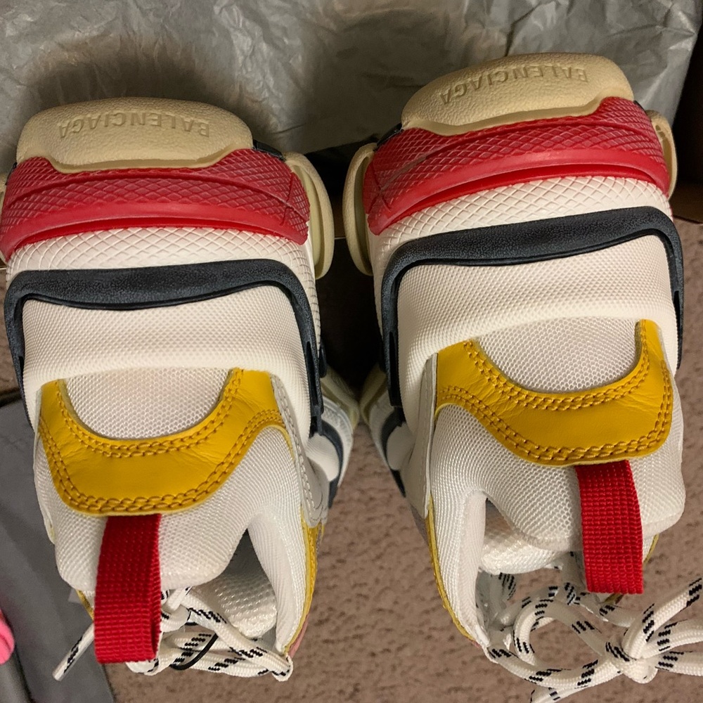 NWT Balenciaga Triple S Sneakers - Picture 4 of 8
